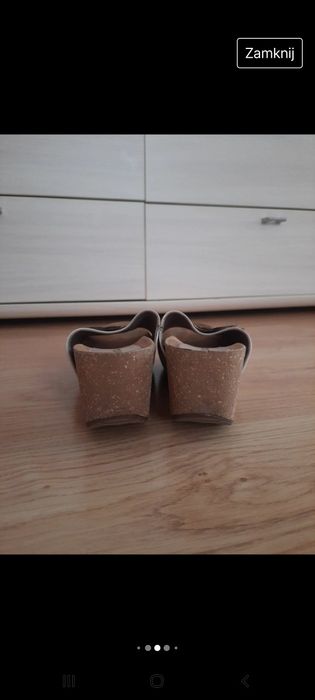 Klapki na korkowej koturnie 39 Karino