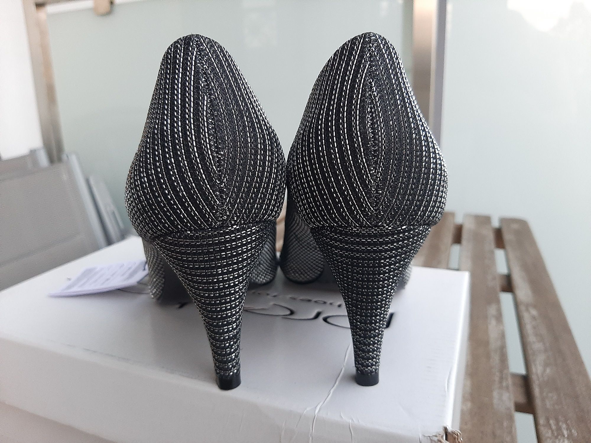 Super eleganckie szpilki srebrne Reserved. Nowe r 40