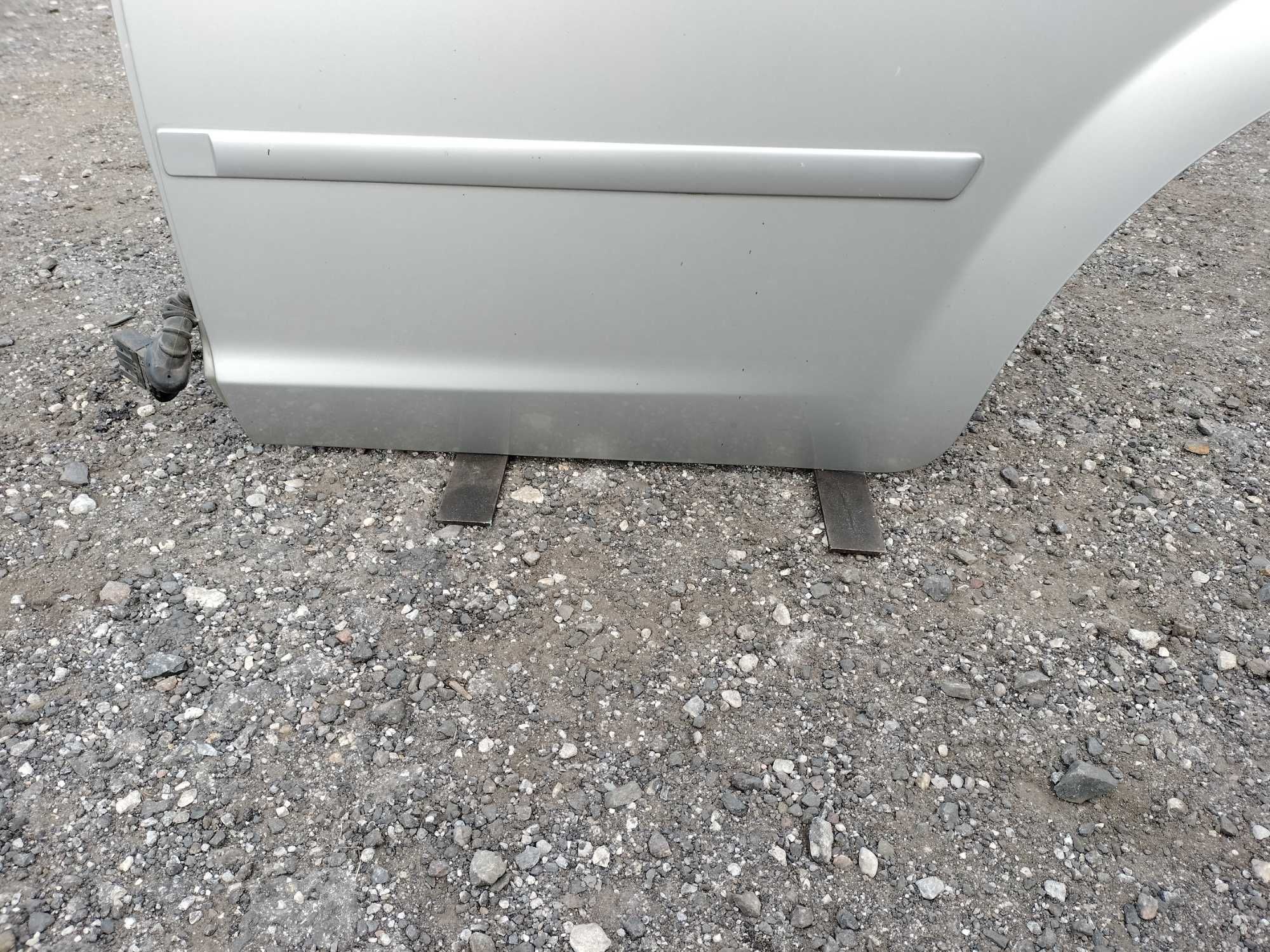Drzwi lewy tył lewe tylne Ford Focus MK2 kombi srebrne 03 O3