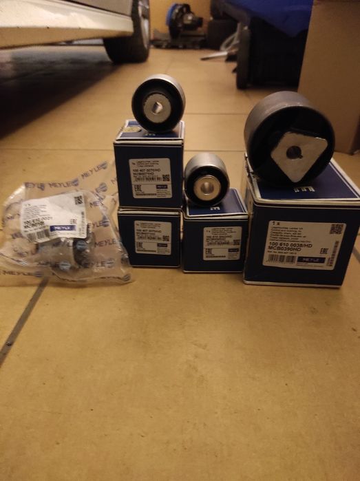 Zestaw tulei wahaczay przednich audi Q5