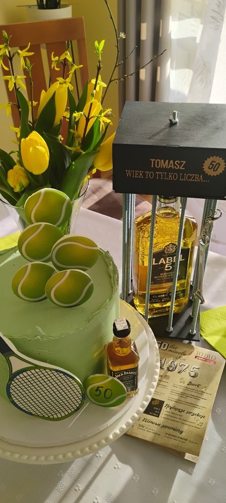 Klatka opakowanie na alkohol z grawerem na 50 urodziny dla Tomasza