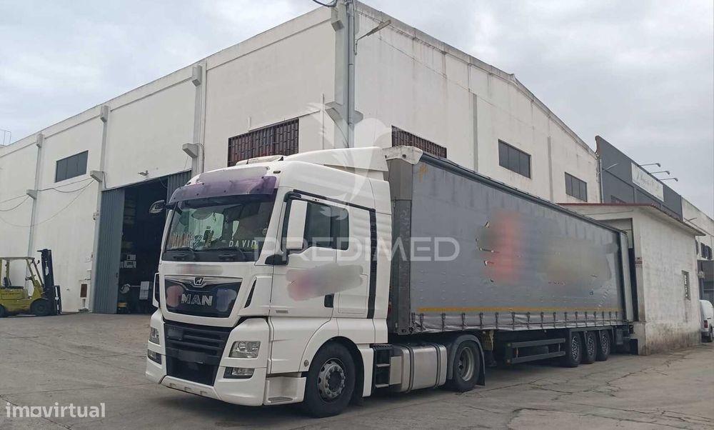 Vender armazém excelente localização em Sintra