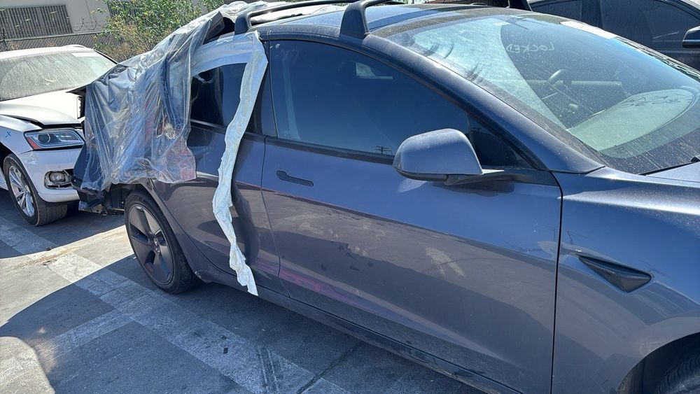 Разборка Tesla model 3