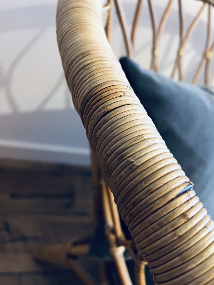 Fotel z poduszka Ikea rattanowy Stockholm szary grafitowy