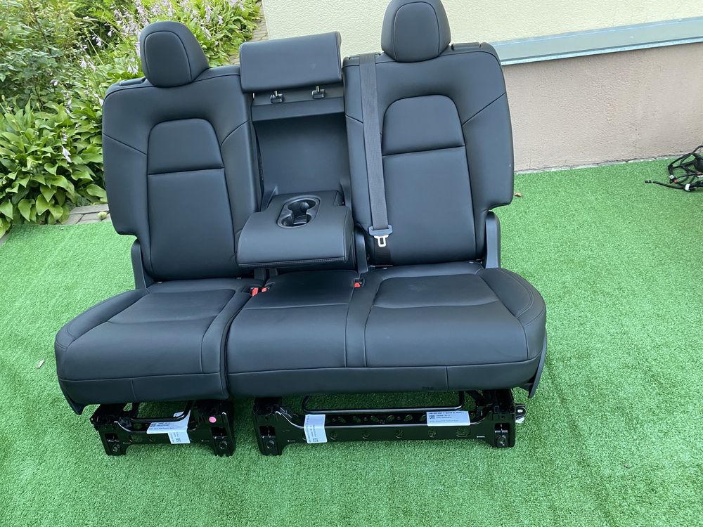 Задній диван Tesla model Y 2021