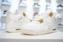 Buty JordanAirJordan4Retro Metallic Gold sportowe rozmiar. 39