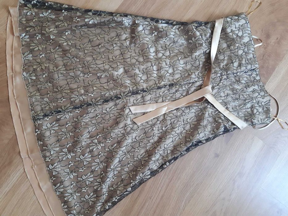 Piękna sukienka okolicznisciowa 38