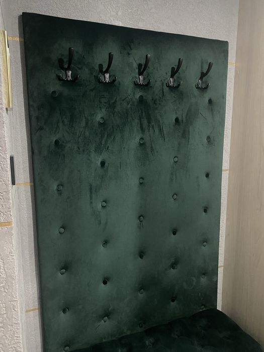 Wieszak tapicerowany i ławeczka do przedpokoju