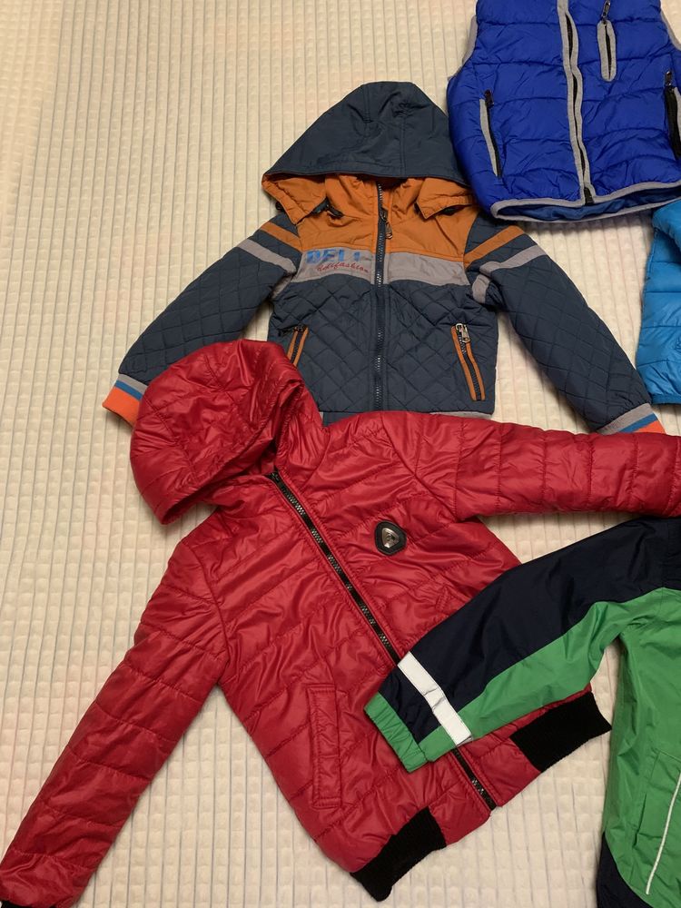Дитячий одяг для хлопчика-курточки,вітровки,желетки