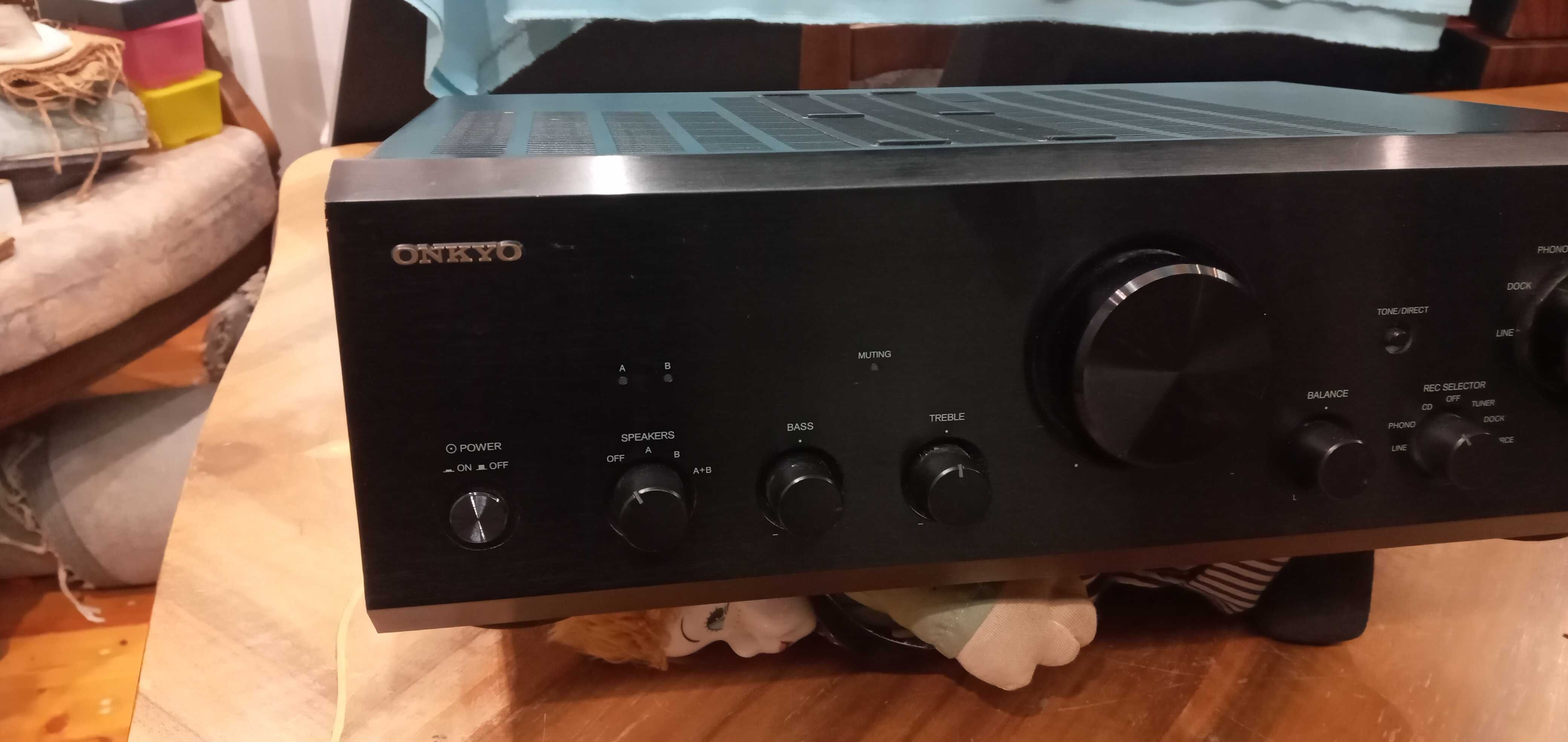 Підсилювач фірми  Onkyo A-9377.