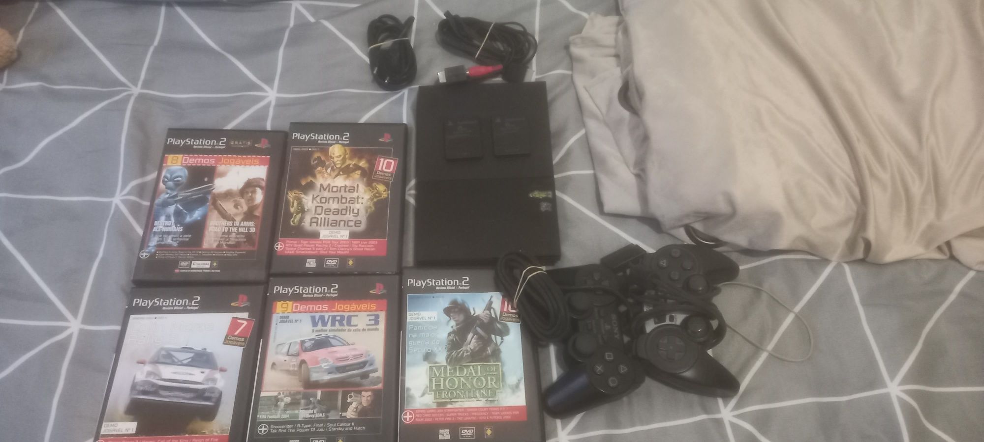 Playstation 2 com cartões e comando original