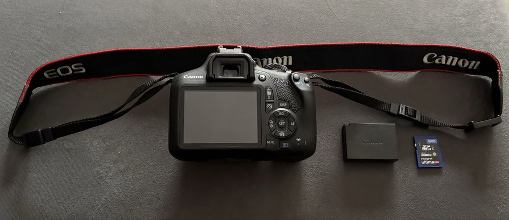 Canon Eos 2000D + obiektyw EF-S 18-55mm f/3.5-56 + akcesoria