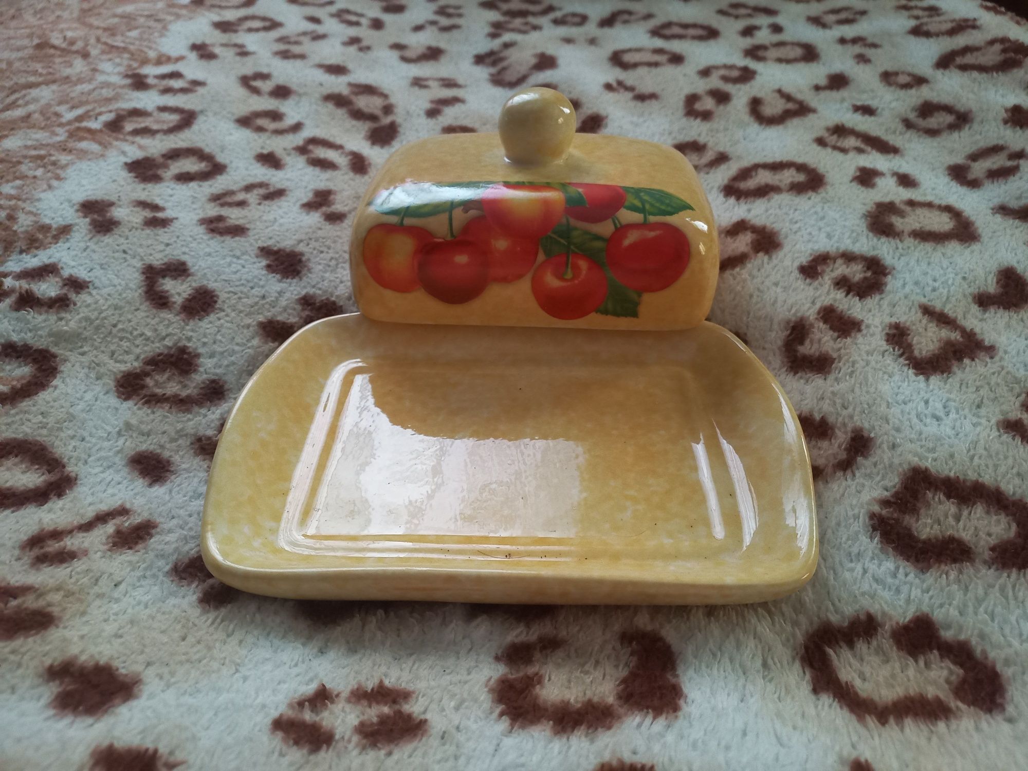Продам масленку . Новая