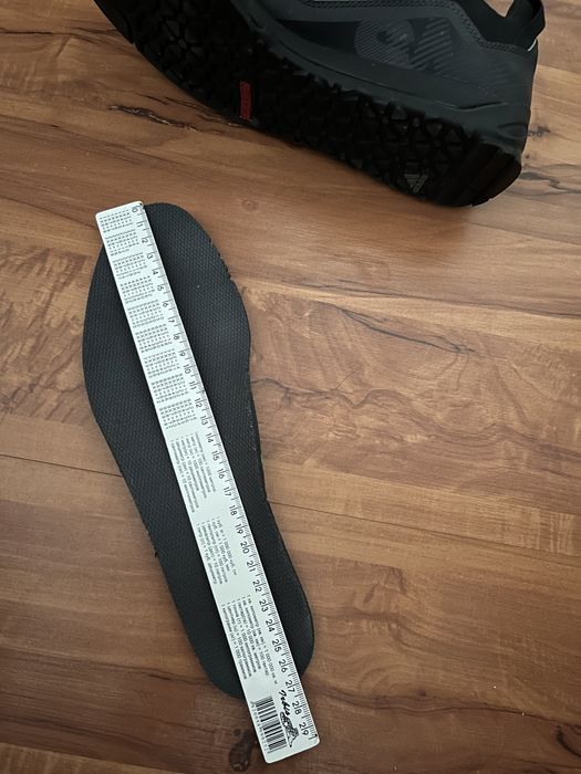 кросівки Adidas Terrex Swift Solo 2 чорного кольору.