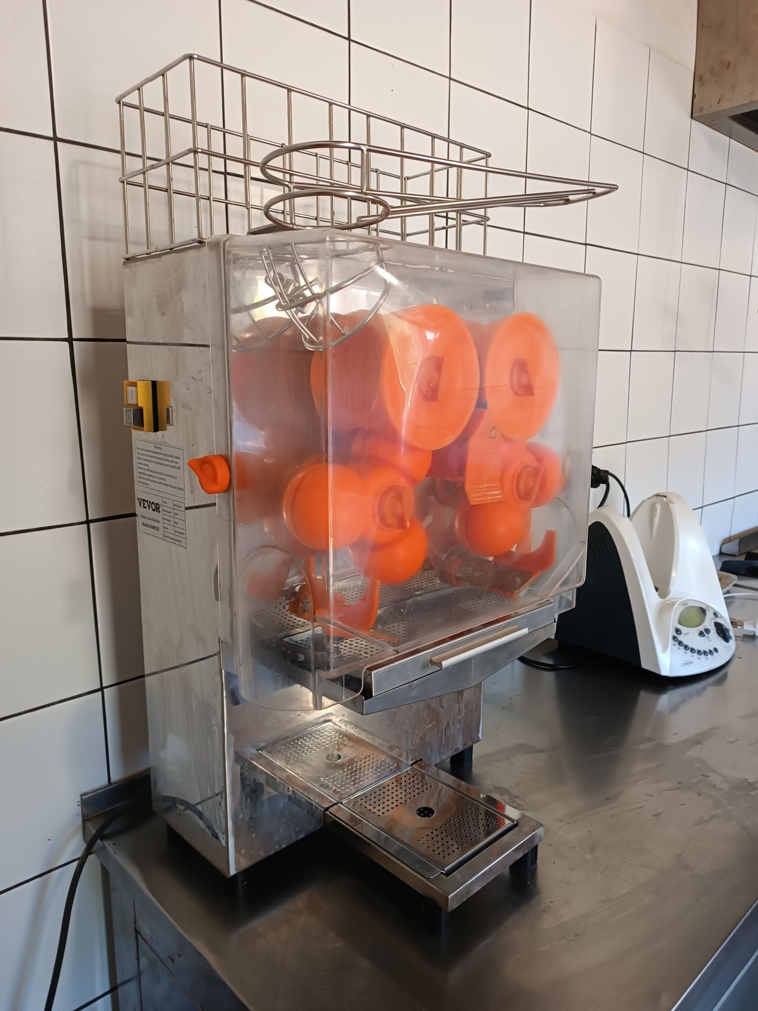 Máquina sumo laranja industrial - com apenas um ano ainda em garantia