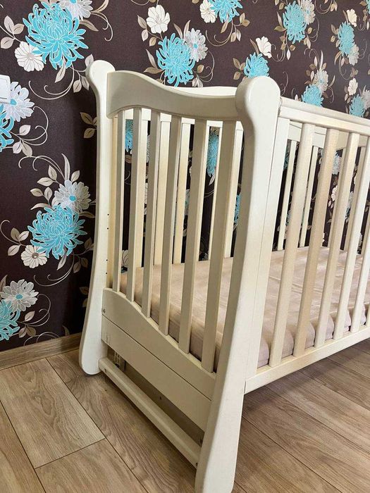 Ліжко для немовлят (кроватка).