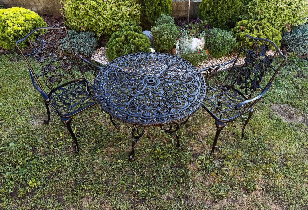 Вінтажний алюмінієвий садовий стіл зі стільцями