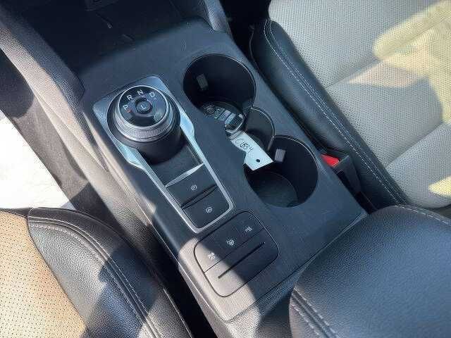 2022 Ford Escape Hybrid Titanium