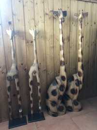 2 Girafas em madeira com 1m