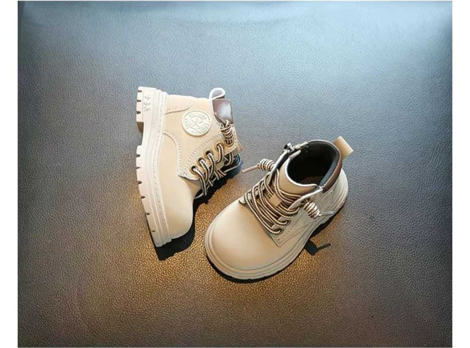 Торг. Нові дитячі утеплені черевики на шнурівці і блискавці 23 розмір