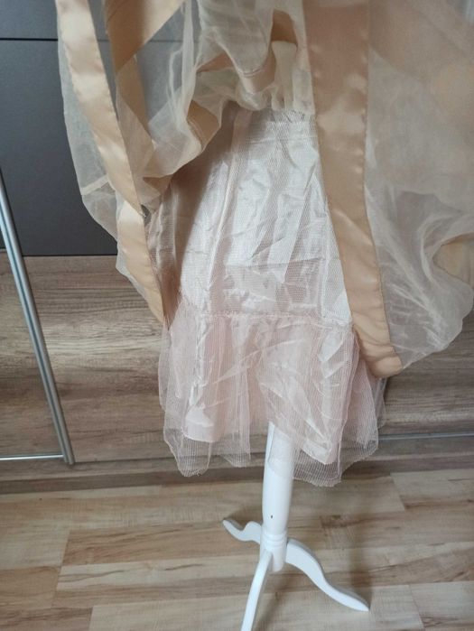 Beżowa sukienka princeska r. 36/38