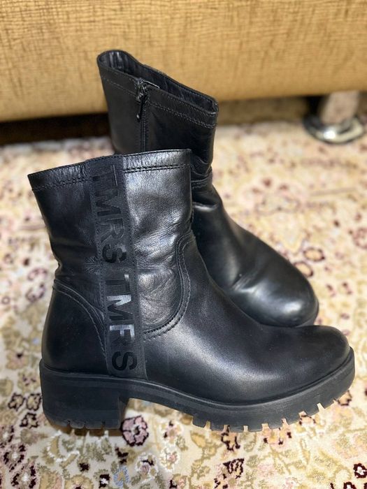 Жіноче зимнє шкіряне взуття