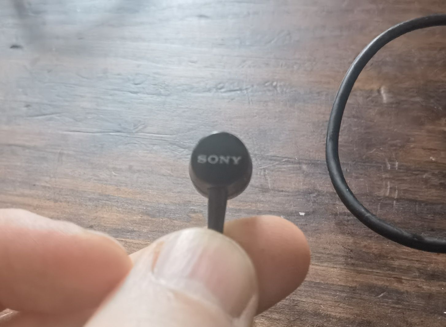 Zestaw słuchawek przewodowych Sony