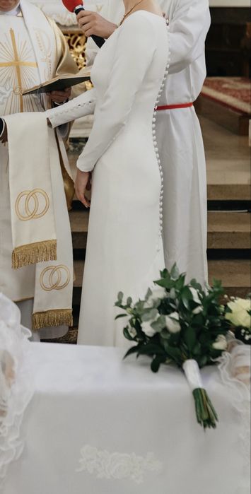 Klasyczna suknia ślubna szyta na wymiar po chemicznym czyszczeniu