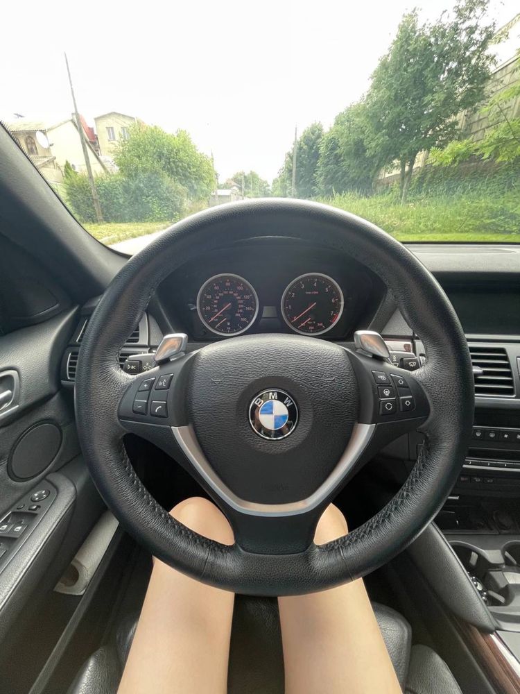 Машина. BMW X6 2010