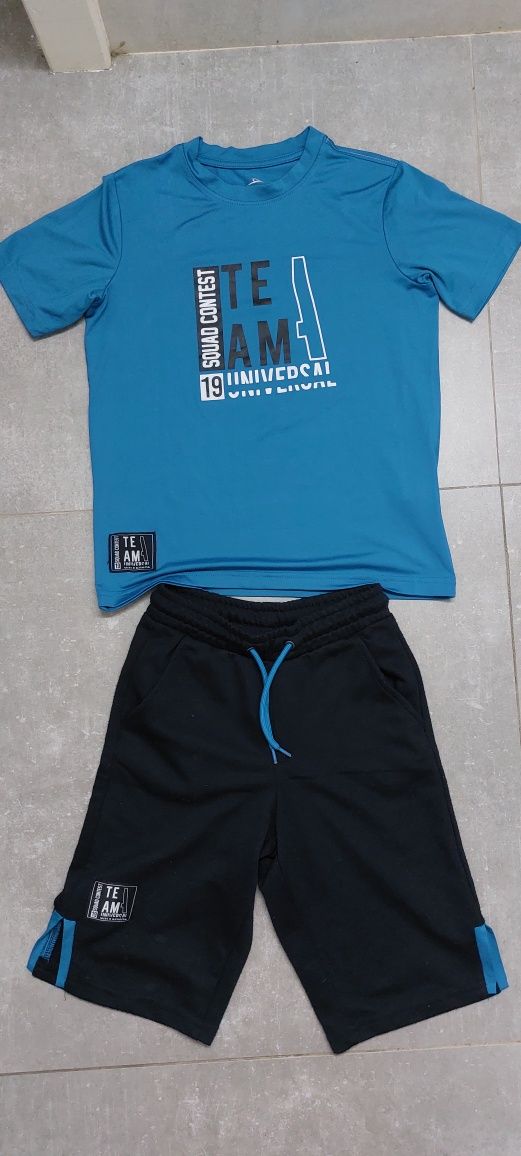Conjunto de calções e tshirt para menino. Idade 8 anos.