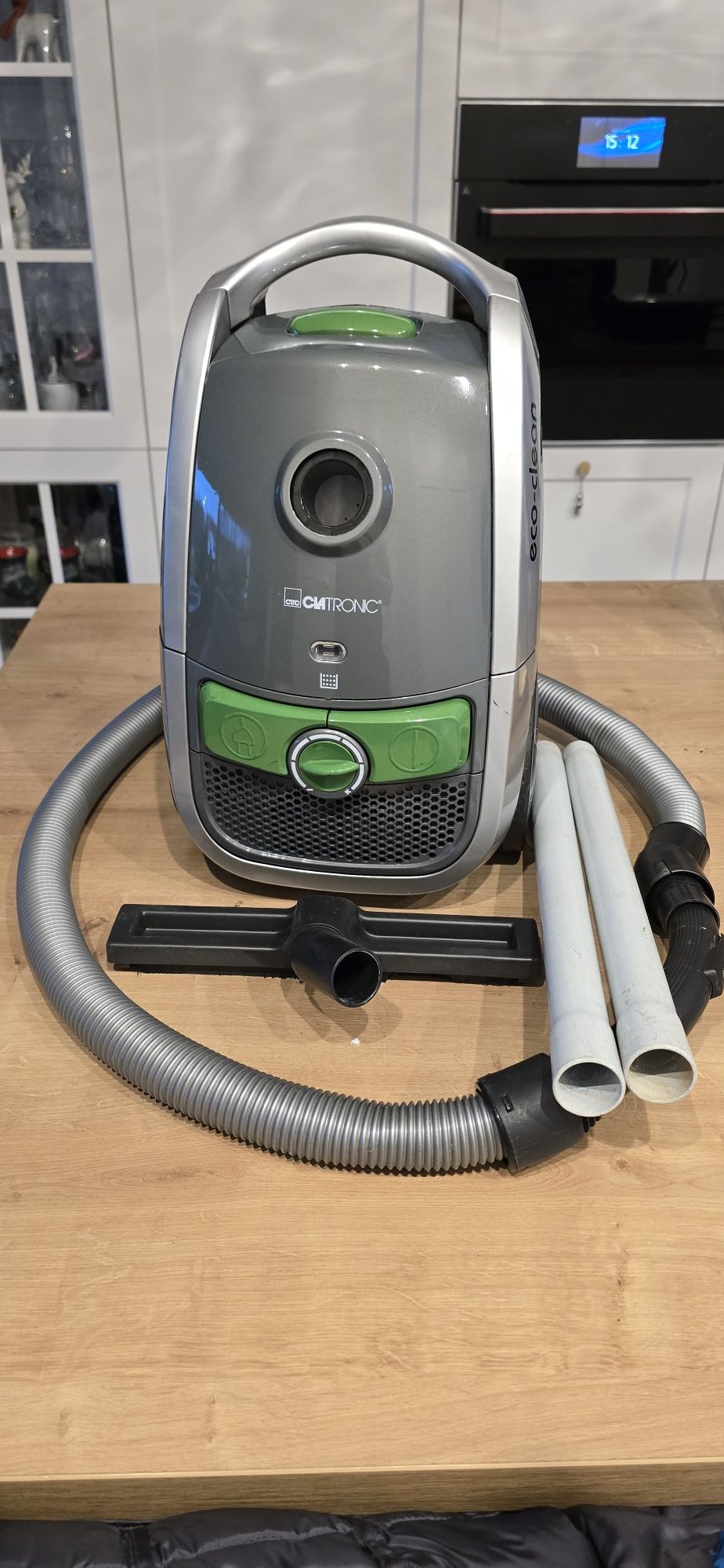 Mocny niemiecki workowy odkurzacz CLATRONIC o mocy 1600W.
