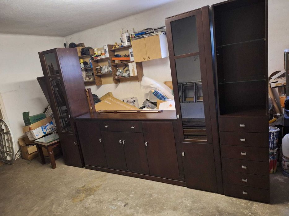 Kolekcja mebli KLOSE Kredens z przeszklonymi regałami