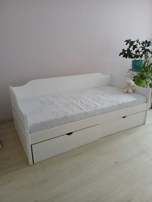 Продам ліжко з матрацом розмір 2000*900