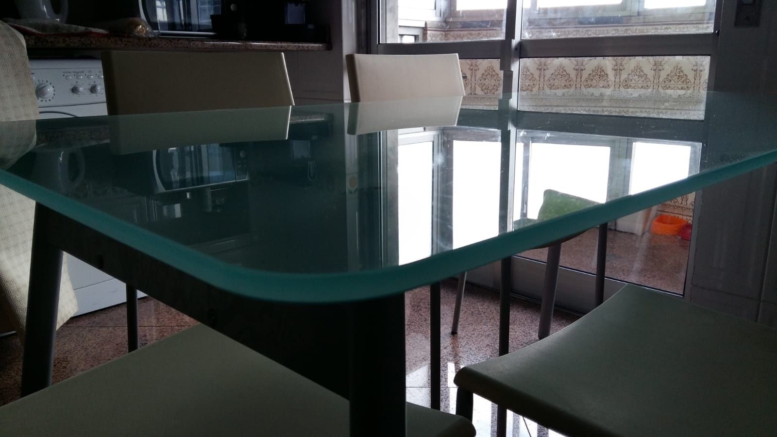Mesa de jantar de vidro