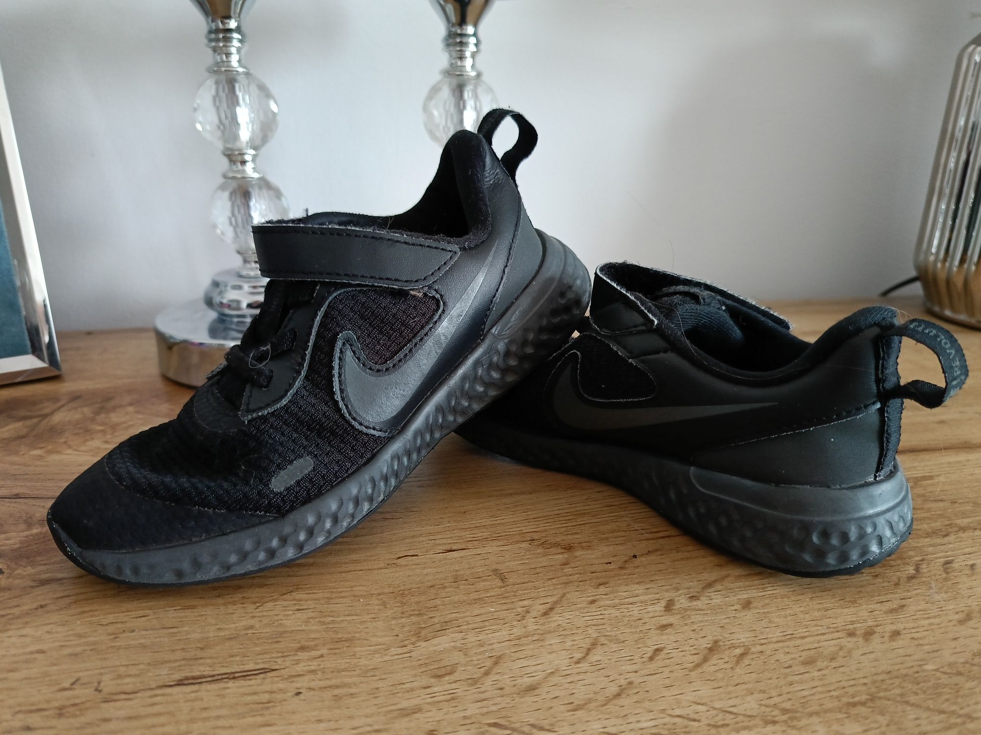 Buty Nike revolution 28,5 czarne