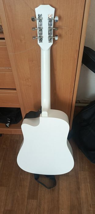 Акустическая гитара