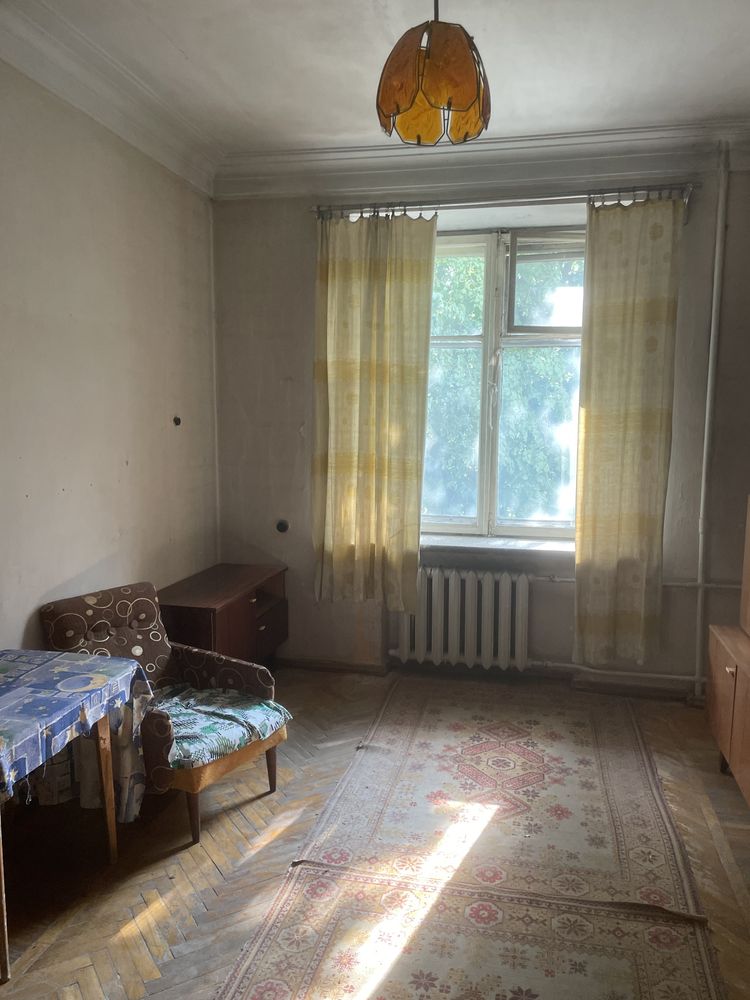 Продам двокімнатну квартиру Центр, вул. Театральна