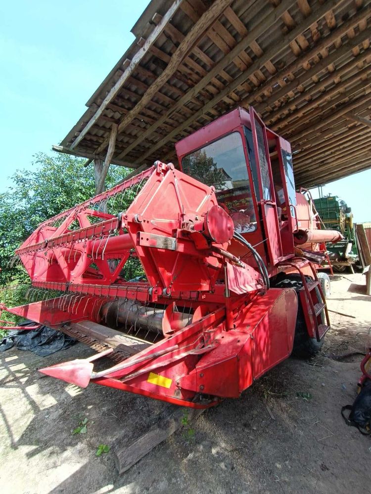 Продется комбайн  Massey Ferguson 440