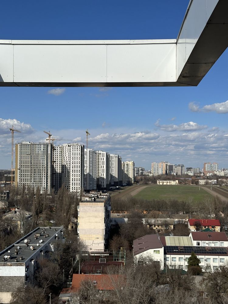 Квартира с террасой, Пространство на Гераневой/ Фонтан, без ремонта