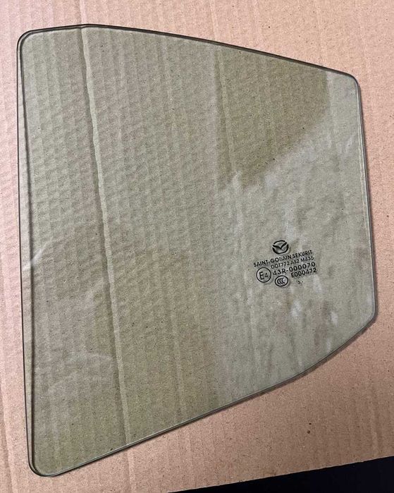 Задня ліва форточка Mazda 3 bn 2018 рік