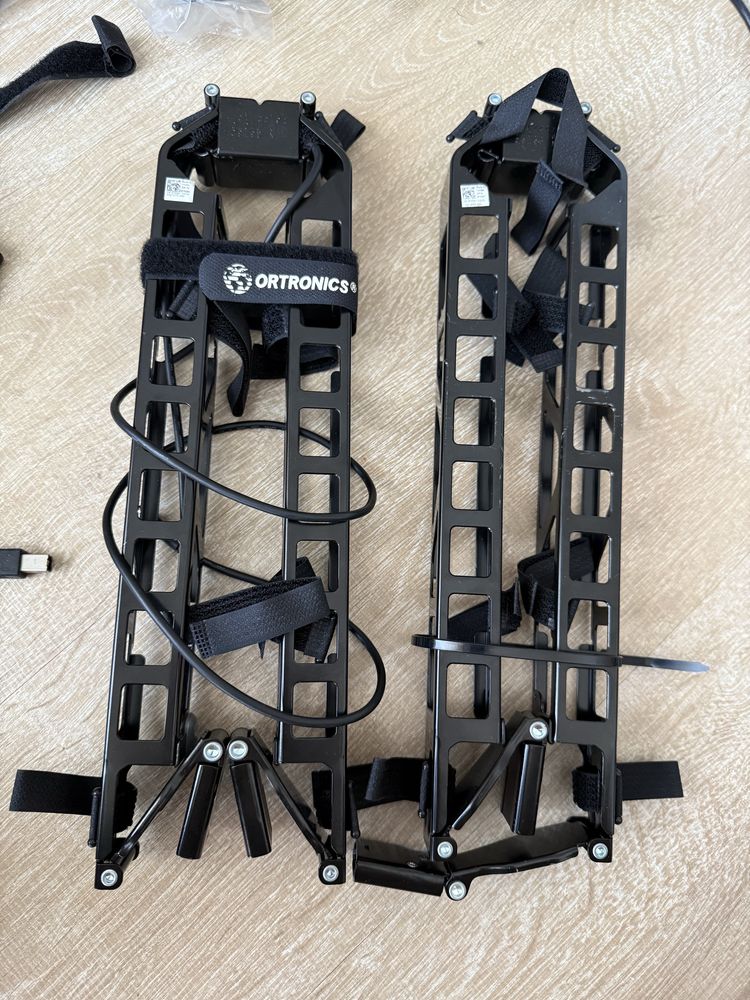 Gestores de cabos verticais Ortronics (rack 19”) – Pack 2 unidades