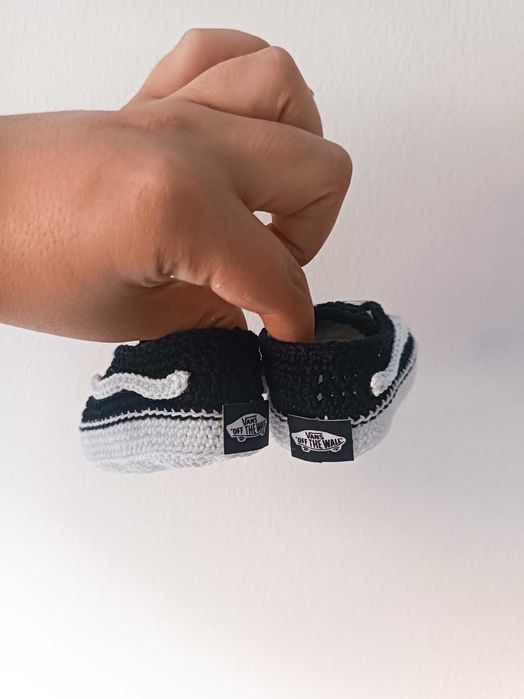 Sapatilhas tipo Vans em crochê