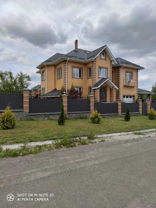 Продаж будинку з ділянкою на 24 сотки, 475 кв. м, 6 кімнат