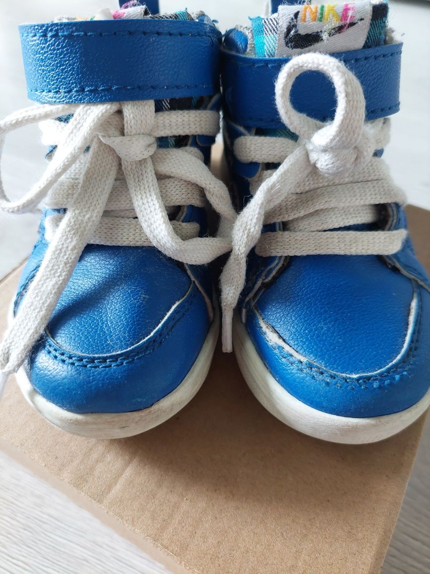 Trampki na rzep Nike 22
