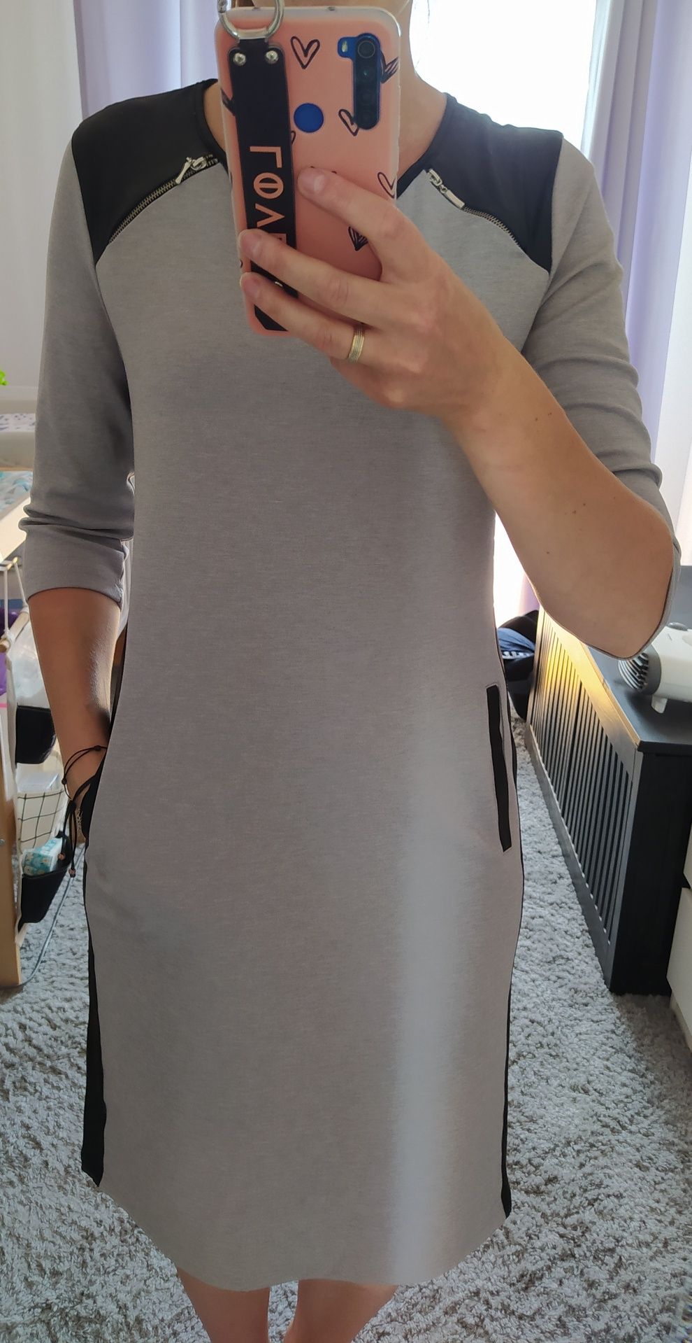 Sukienka oversize szara z czarnymi wstawkami midi