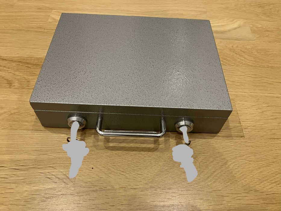 Pancerna Kasetka Bankowa – 2 Niezależne Zamki 2 klucze – Solidna