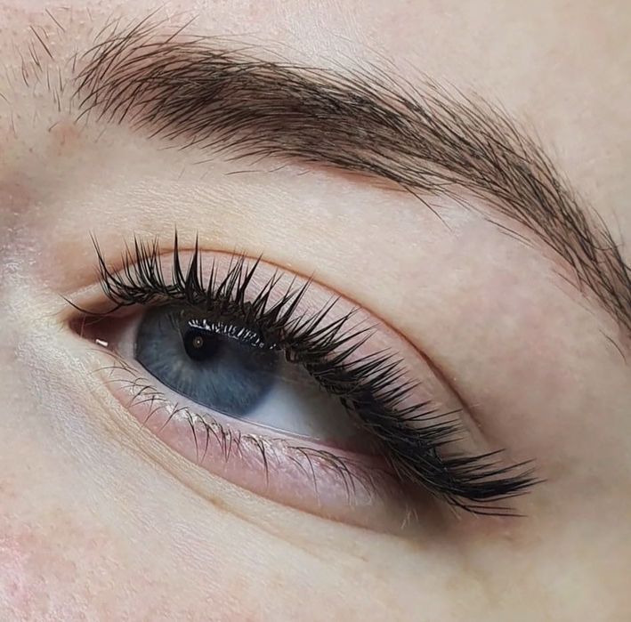 Manicure/ Przedłużanie i stylizacja rzęs oraz brwi