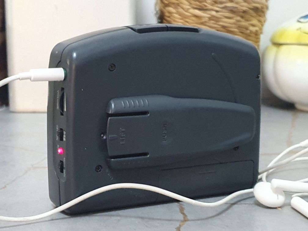 Odtwarzacz przenośny walkman Philips aq6681 z radiem