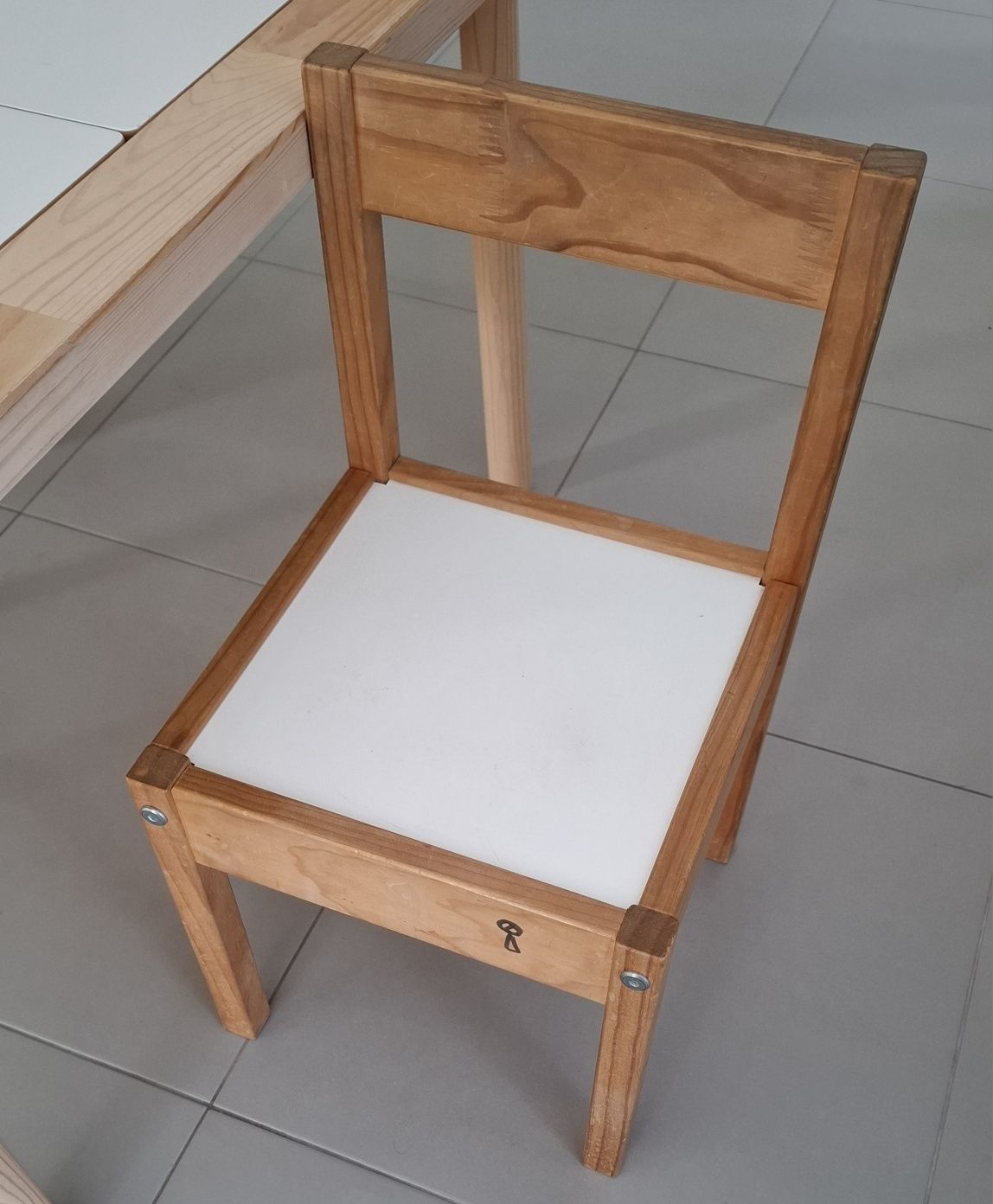 Mesa de criança c/ arrumação