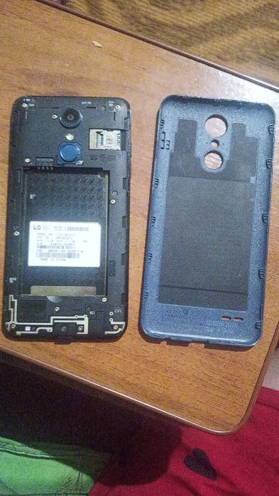 Продам телефон неробочий LG